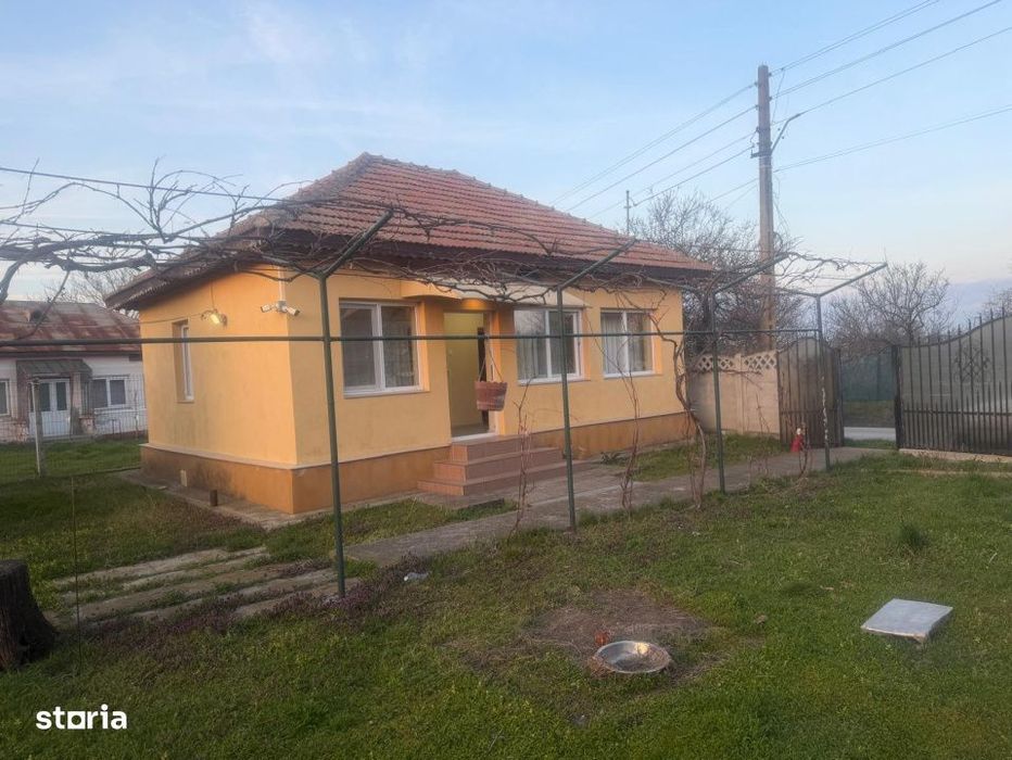 Casa parter, 100 mp utili, 1090 mp teren,  Pielesti
