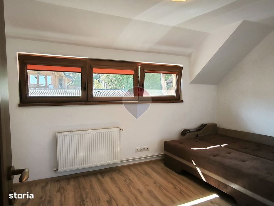 Casă / Vilă cu 4 camere de vânzare în zona Sud-Vest