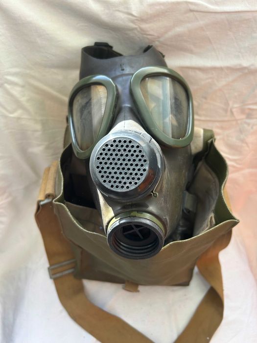 Masti de gaz in geanti originala cu toate accesoriile