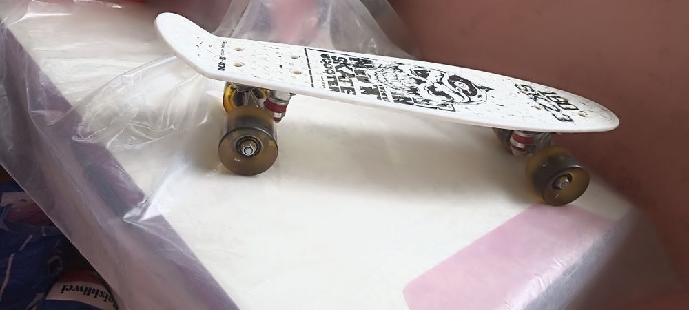 Продам скейт, гелиевые колеса.