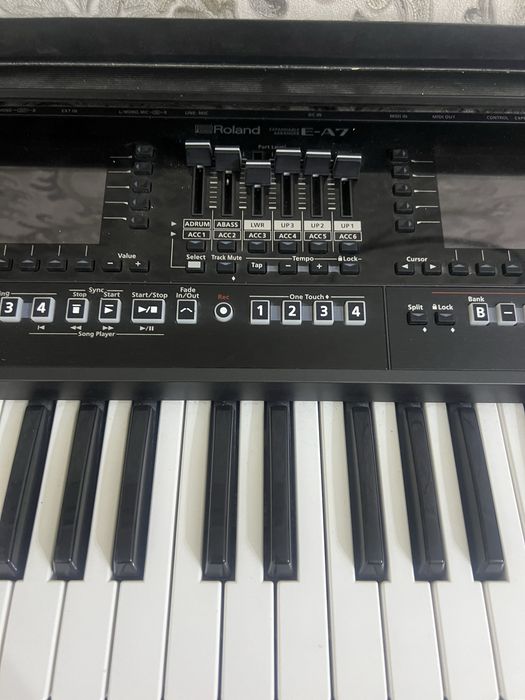 Roland E-7 klavish