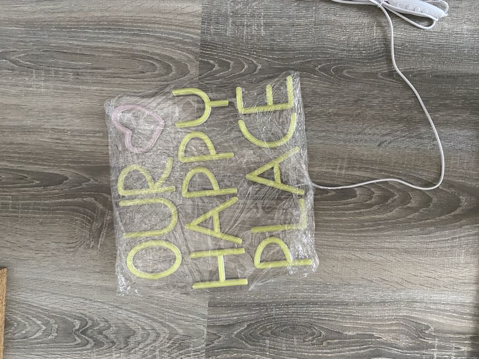 Led Neon ,,OUR HAPPY PLACE" ,nou