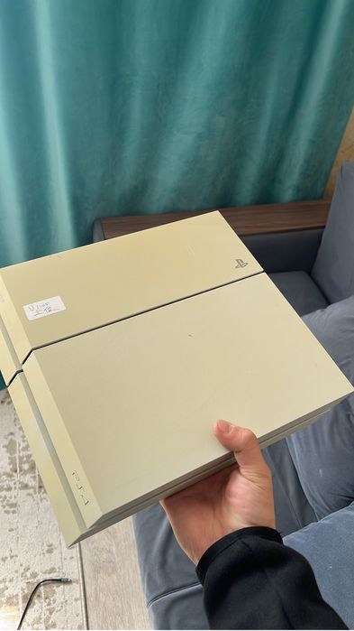 Продам две пс 4 с играми