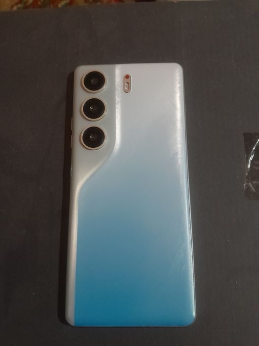 CAMON 40  128 gb 4+4 8 Ram version 15 dakument k.