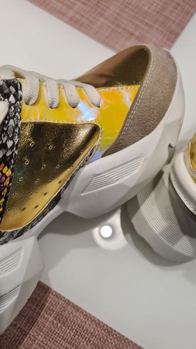 Златни маратонки