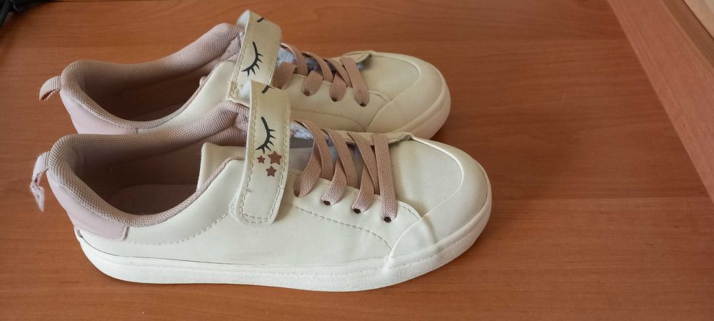 Детски обувки/кецове за момиче