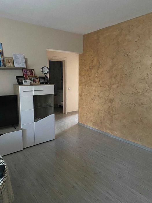Inchiriez apartament cu 3 camere