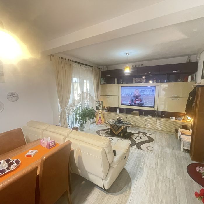 Apartament 3 camere cu gradina.