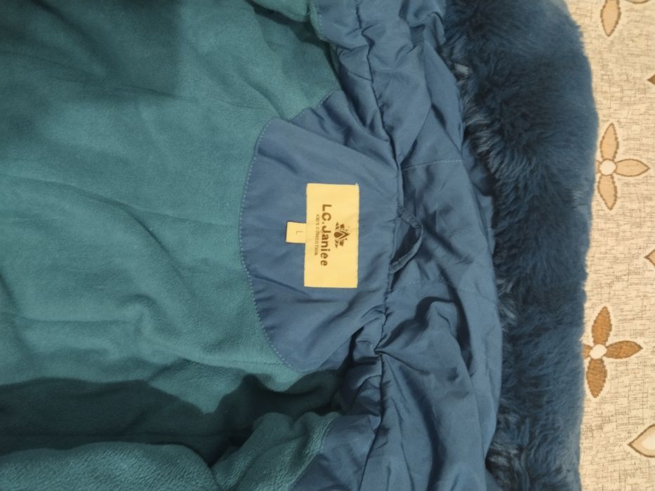 Продам зимнию куртку на девочку