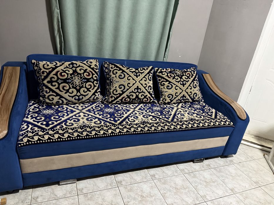 Срочно продам диван