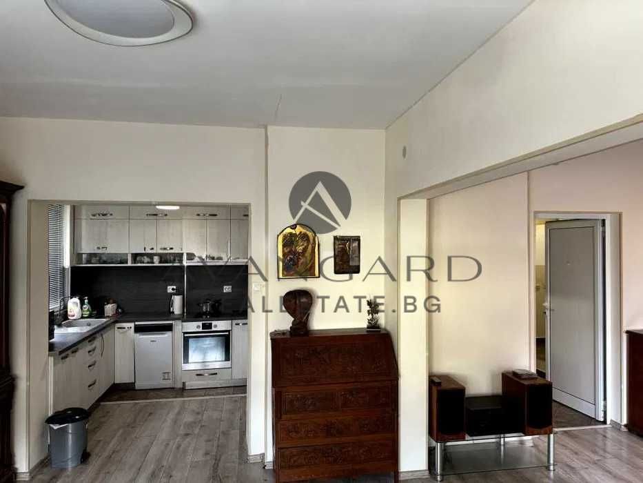 Продава се Тристаен апартамент в Пловдив, Кършияка - 112 кв.м за 1518 €/кв.м - Снимка #2