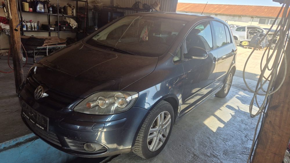 Vând bara fata Golf 5 plus