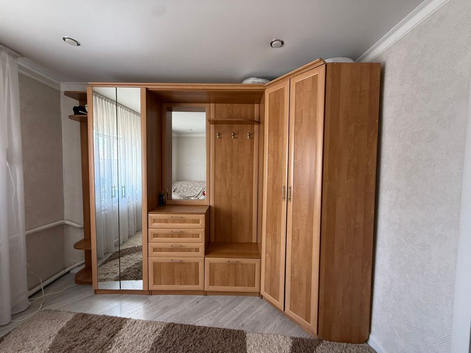 Очень вместительный угловой шкаф