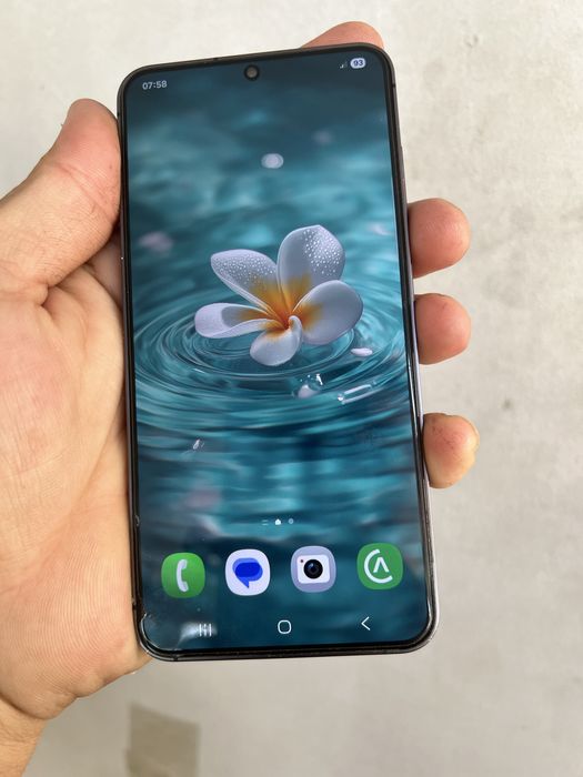 Samsung s 24 , 8/256 sotiladi aybi yoq ideal karobka documenti bor