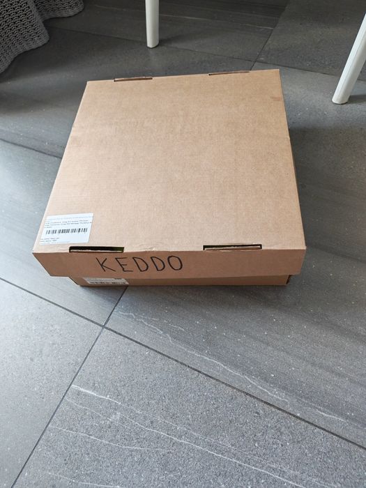 Продам кроссовки новые