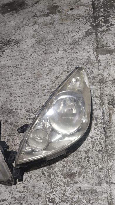 Передние фары Nissan Note e11