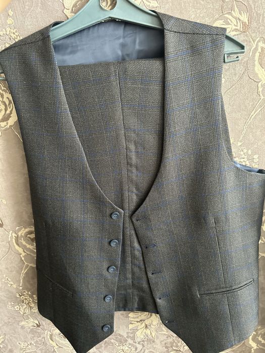 Продам костюм тройка