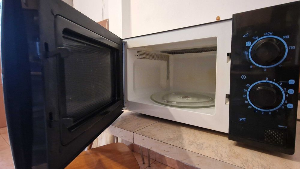 Cuptor cu microunde Samsung GW711K, grill, stare excelentă