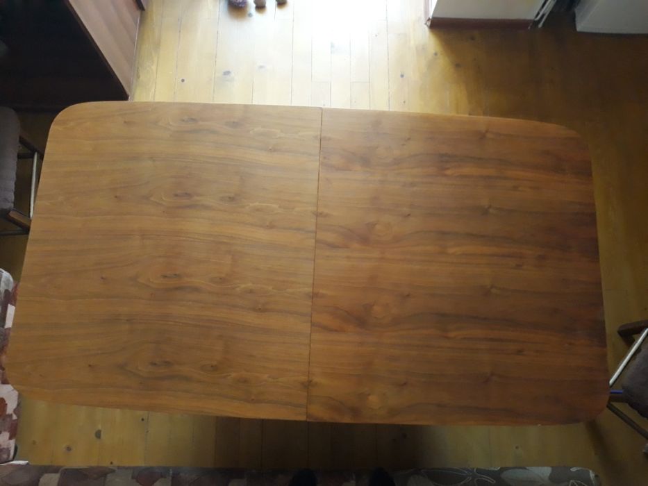 Голяма трапезна маса