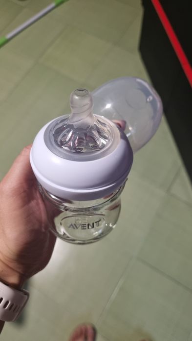 Стерилизатор за микровълнова PHILIPS AVENT с подарък 2 шишета и помпа