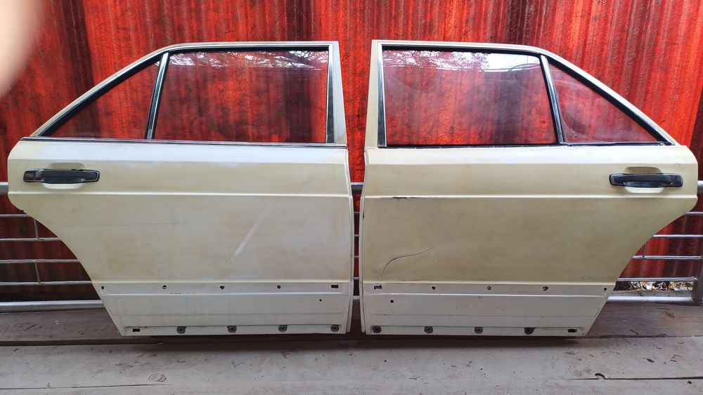 Продам капот на Мерседес W126.