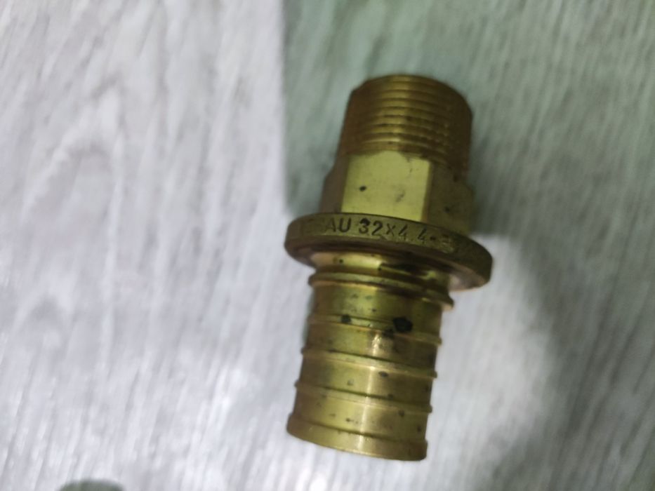 Латунный фитинги REHAU