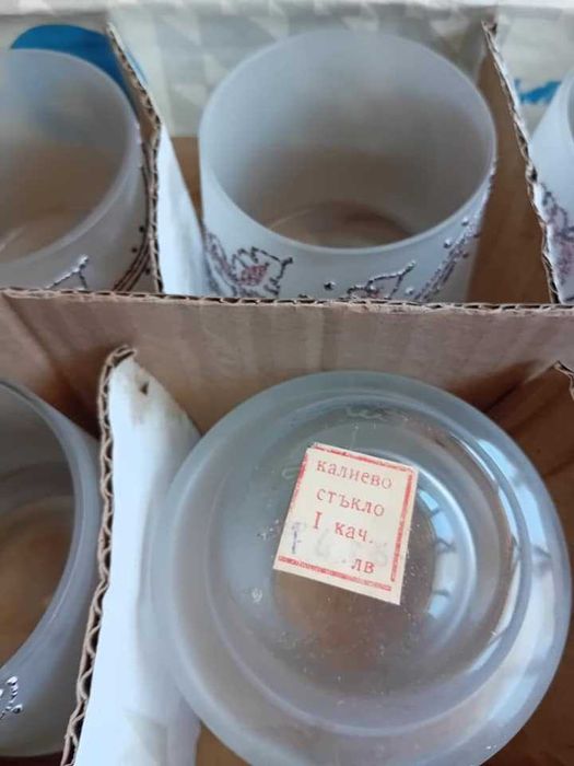 Стъклени ретро чаши, сервизи, гарафа