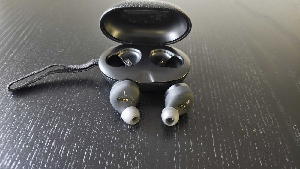 Bang & Olufsen - BeoPlay E8 (за части или сервиз)