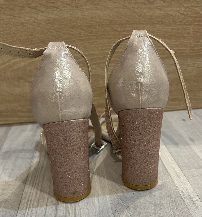 Дамски високи сандали