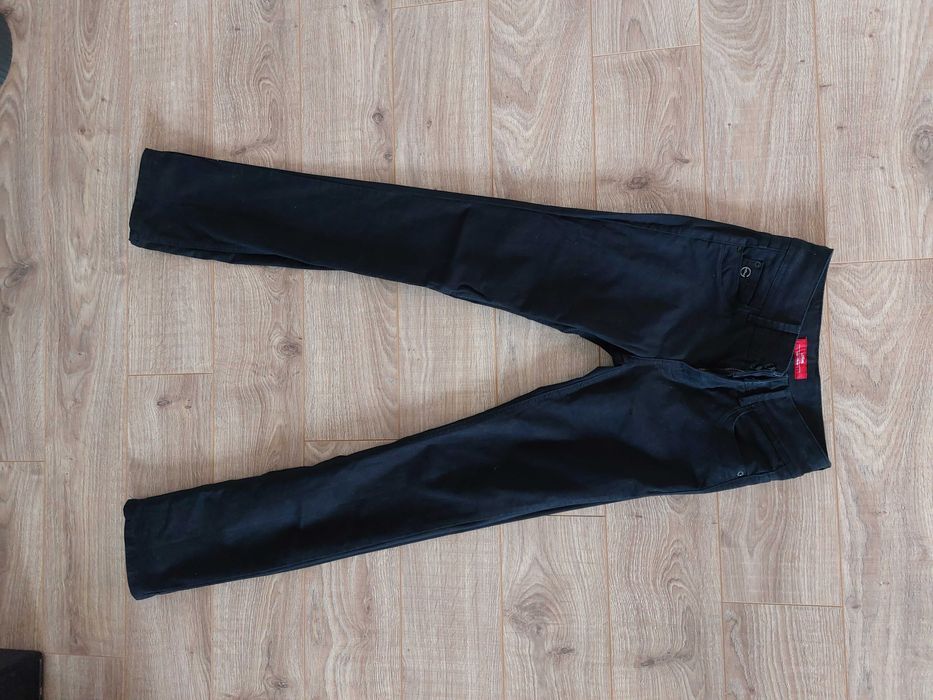 Blugi negri S. Oliver smart straight. Marime 34