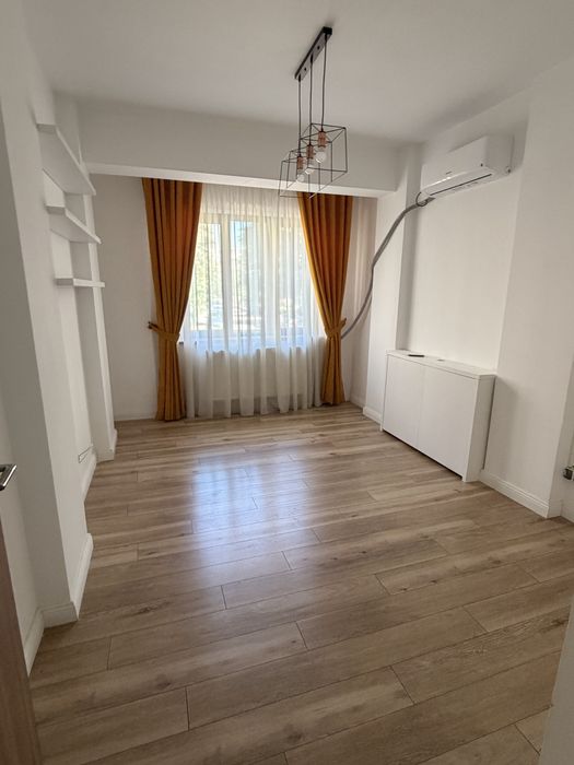 Proprietar închiriez apartament 2 cam | spatiu comercial central str Crinului bloc nou parter