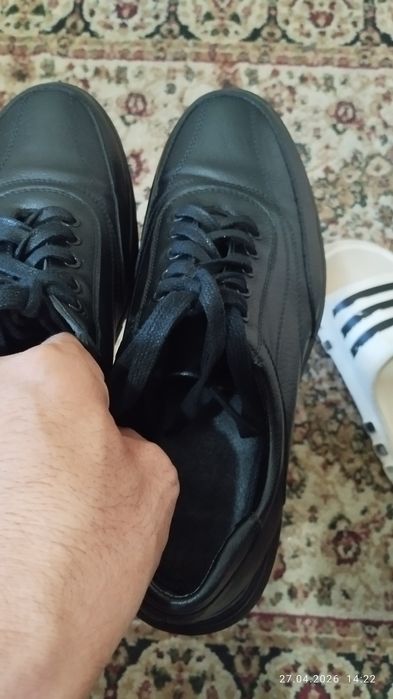 новая продам обувь экокожа. 39 размер.