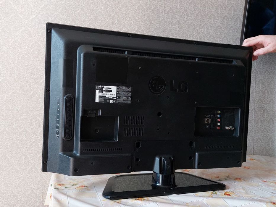 Телевизор LG, диагональ 81 см, б/у