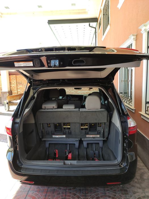 Toyota Sienna 7 мест семейный минивэн