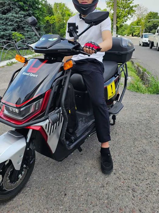E-BIKE elektroskuter sotiladi
