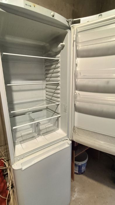 Продам холодильник Indesit