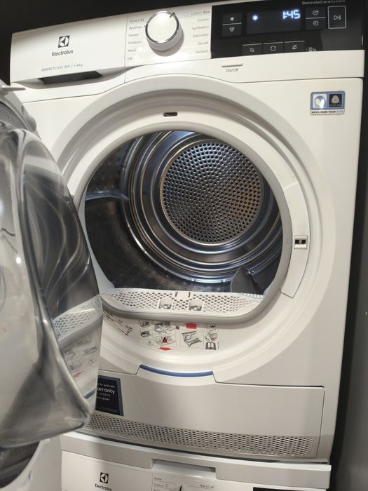 Продавам сушилня Electrolux EW8H358S, серия 800, 8 кг с термопомпа.