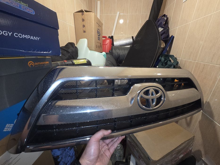 Решетка радиатора Toyota 4runner 215 рестайл