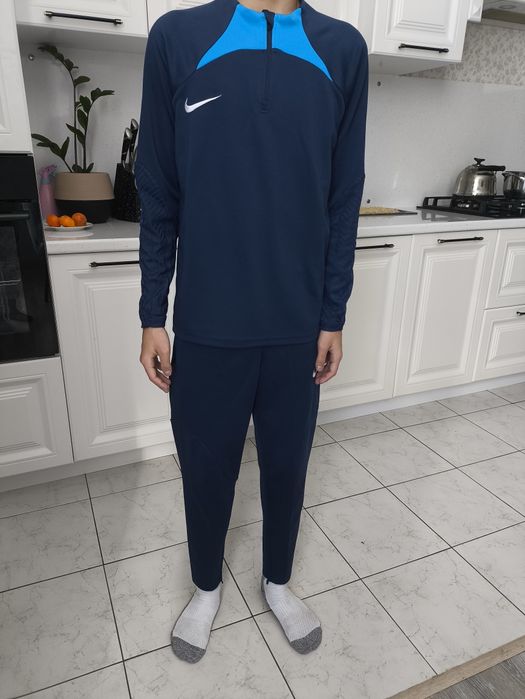 Продам спортивную форму nike