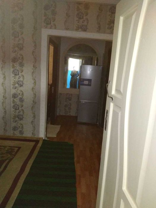 Навоий шахар Рус черков ёнида 1-кават 3- хоналиг квартира сотилади