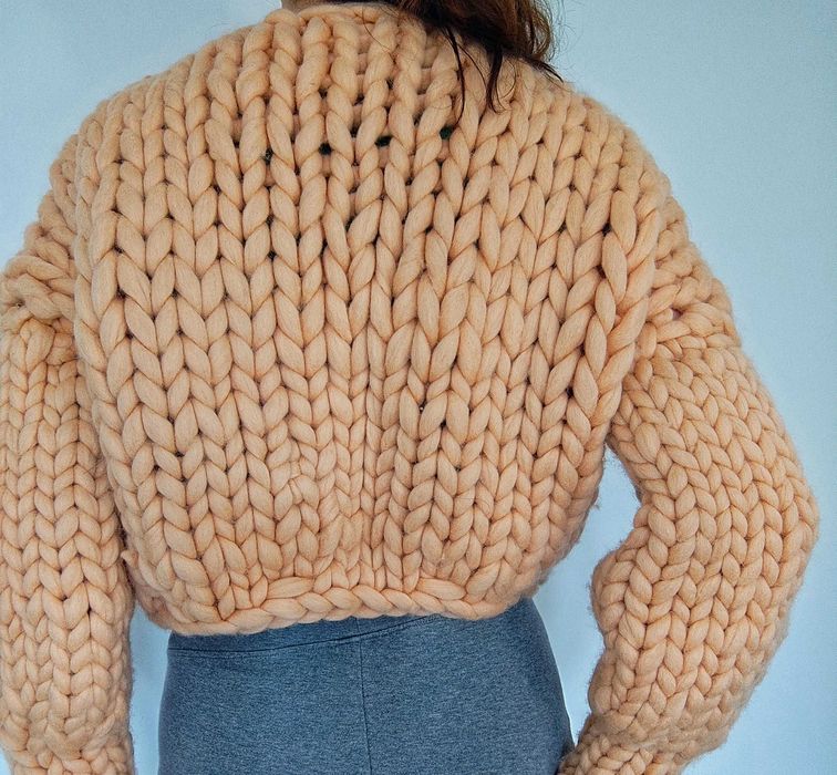 Ръчно плетено яке от мериносова вълна