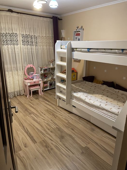 Apartament 3 camere , etaj 4