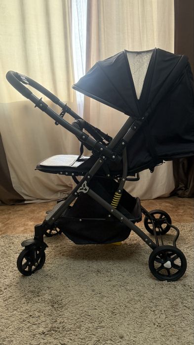 Коляска прогулочная черная
