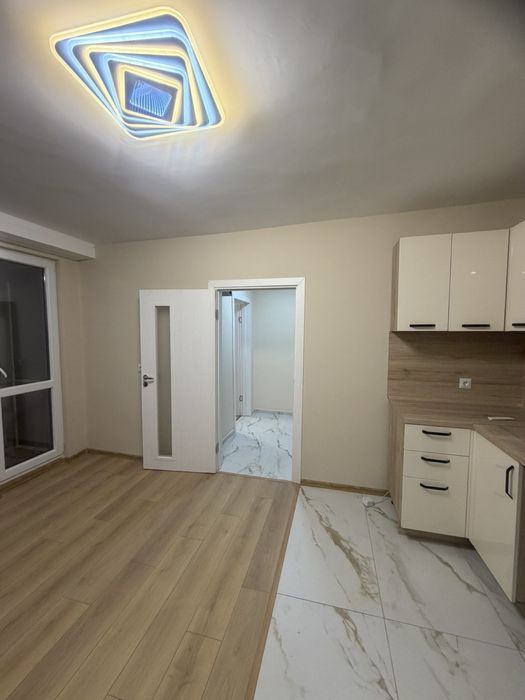 Тристаен апартамент, тухла, площад Левски