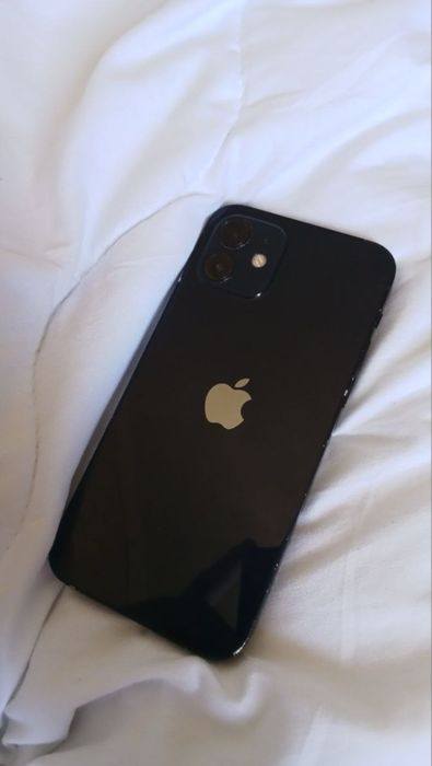 Iphone 12 продам , есть мелкие царапины