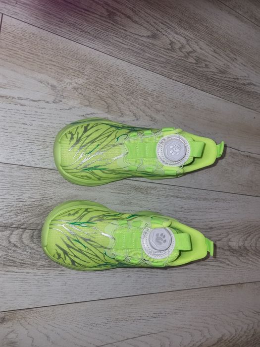 Vând adidași NOI băieți mărime 34  21 cm interior