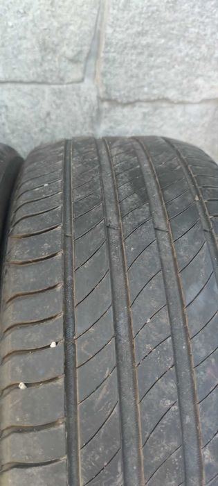 235/45R18 Michelin Primacy 4 - 4 бр летни гуми   Гумите са без балони , криво и напукано. Цената е за комплекта.