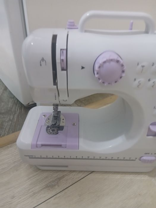 Продам швейную машинку
