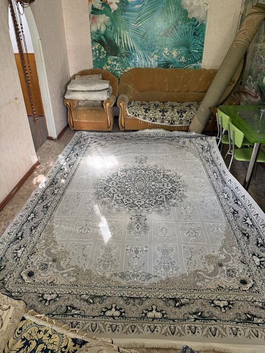 Продам новый ковер 250х350