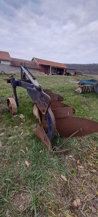 De vânzare,plug și disc